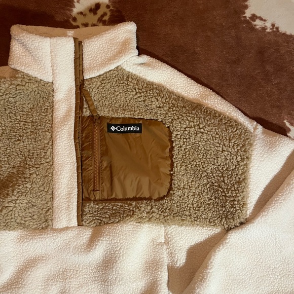 Columbia half button down 
size large 
like new - Picture 3 of 5